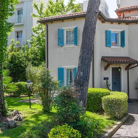 Casa Bianca Al Mare Hotel 4*
