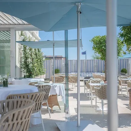 Casa Bianca Al Mare Hotel 4*